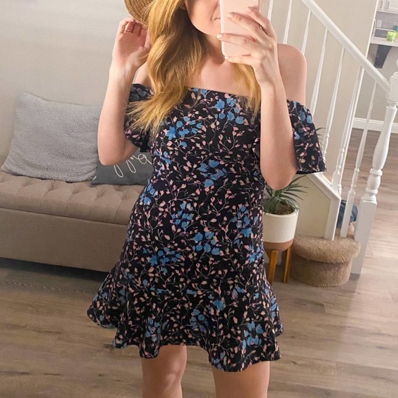 Saloni Saloni - Picture 1 of 9